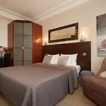 Le Twelve Hotel 3*