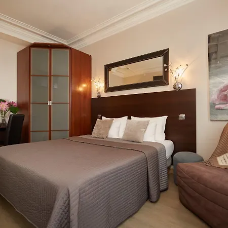 Le Twelve Hotel 3*