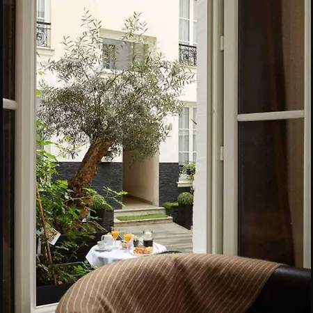 Le Twelve Hotel 3*