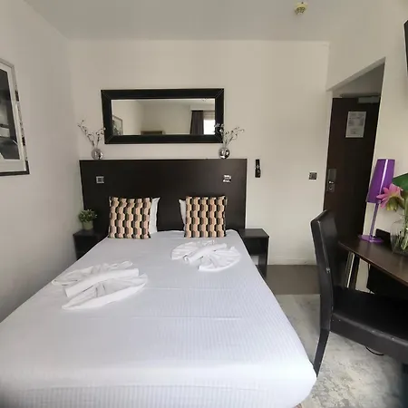 Le Twelve Hotell