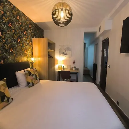 Le Twelve Hotell